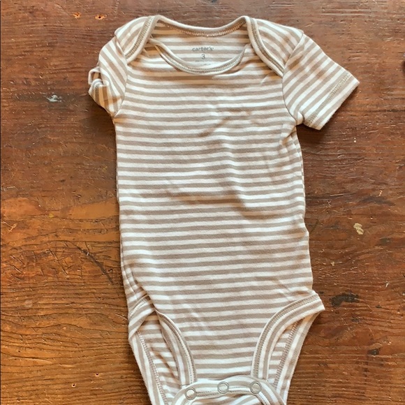 Carter’s onesie - Picture 1 of 1